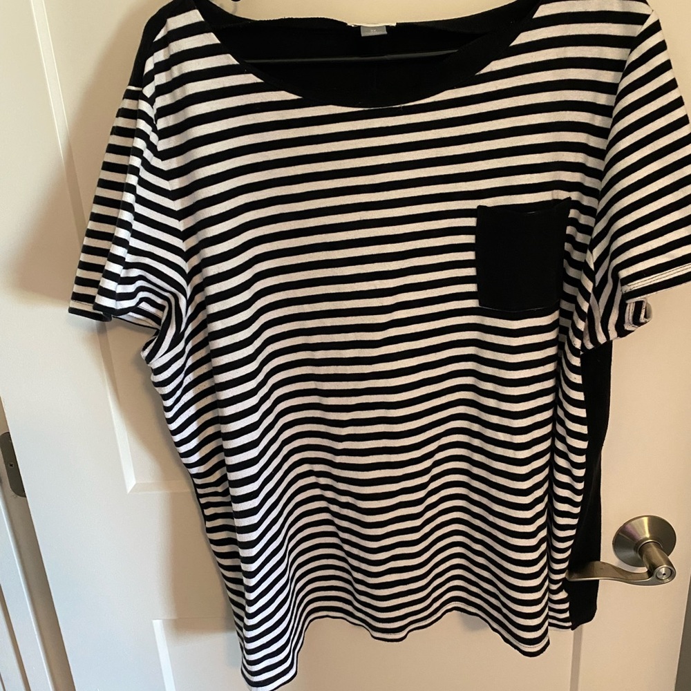 Black and white striped Old Navy top